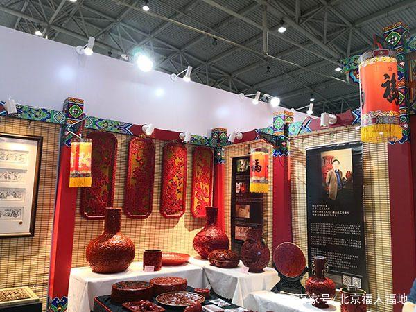 國(guó)家文化和旅游部長(zhǎng)雒樹(shù)剛、北京宣傳部長(zhǎng)杜飛進(jìn)等領(lǐng)導(dǎo)參觀非遺展